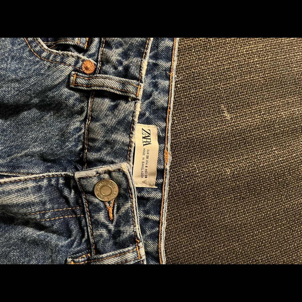 ZARA mom jeans size 28 in washed blue